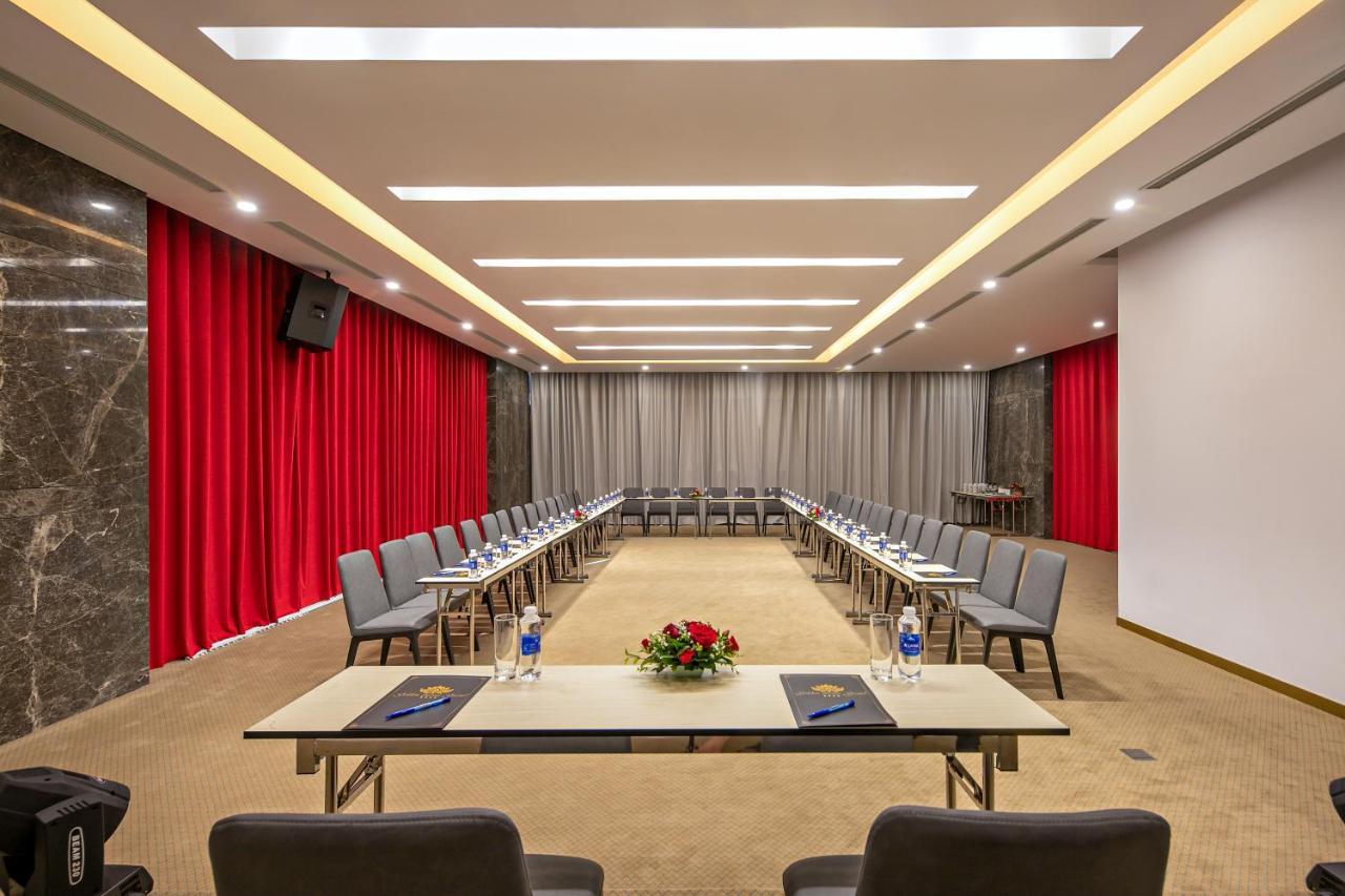 Golden Lotus Grand Hotel