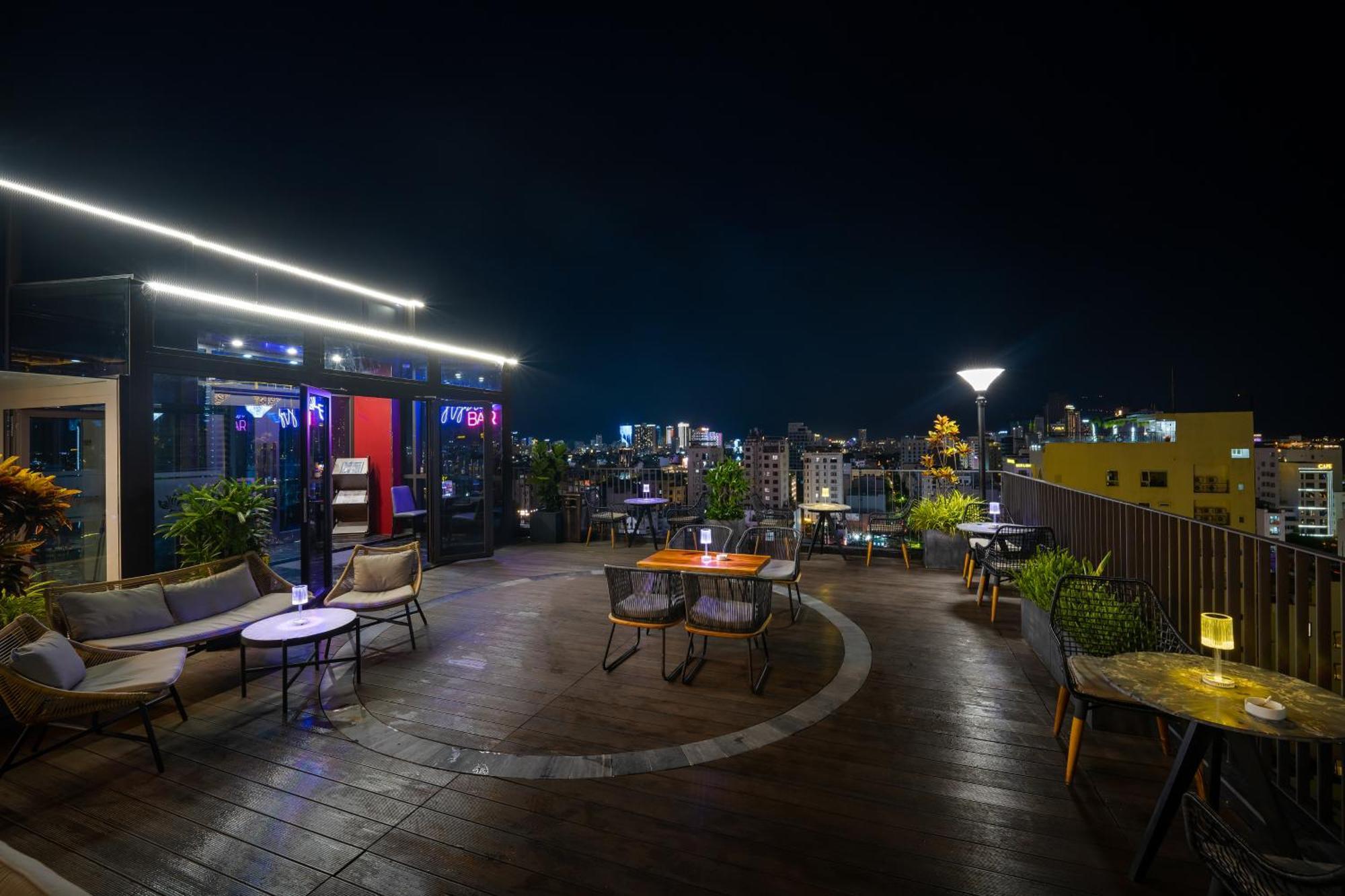 Golden Lotus Grand Hotel 4*